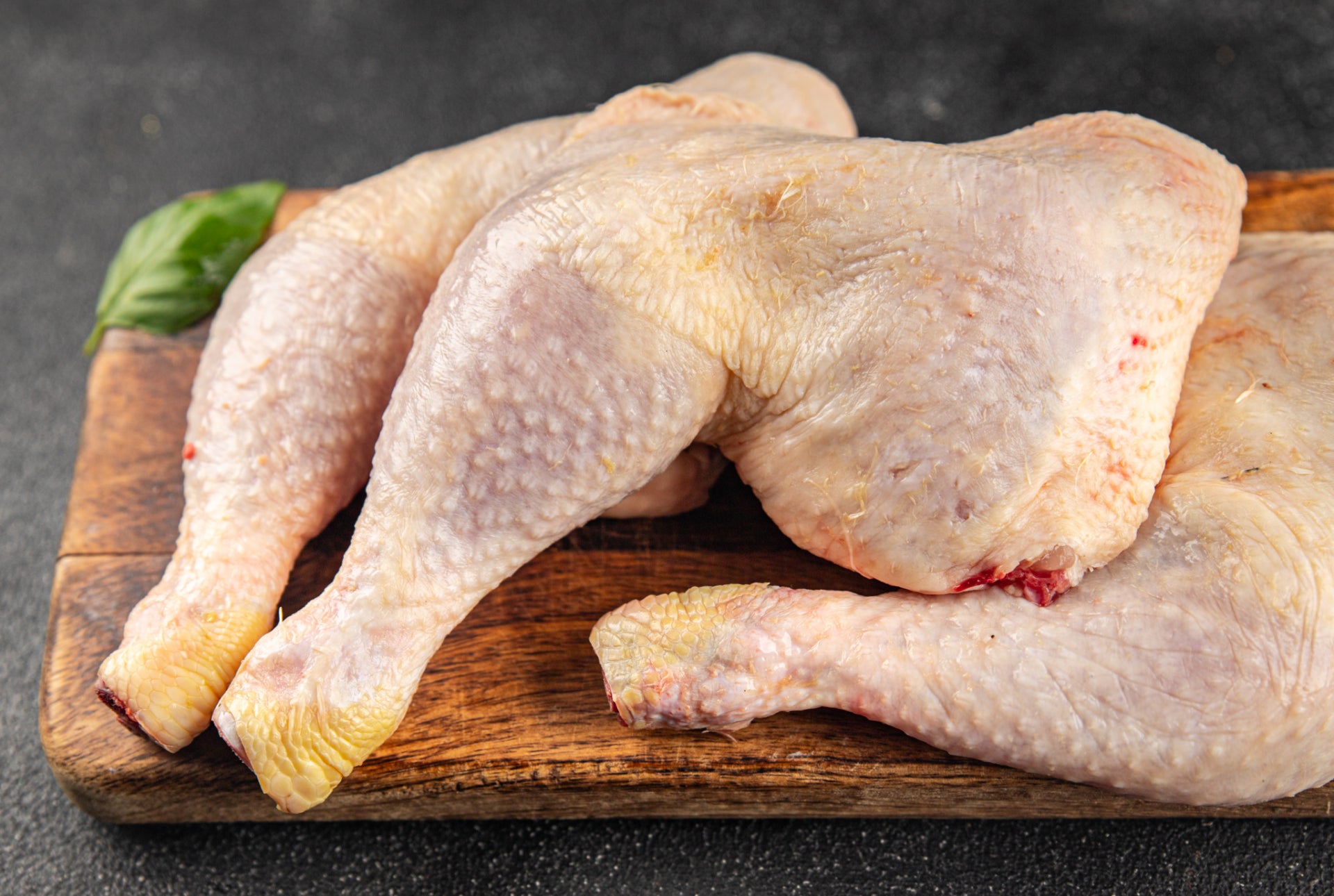 Sadia Whole Chicken Legs Bone-In, Skin-On ( 900g )